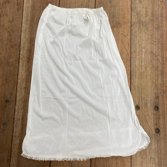 Vintage ladies long half slip with purple bow embroidered detail - Picture 4 of 8